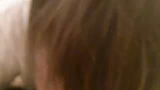 Estudiante de cinco años chupa polla a estudiante de primer año de 18 años