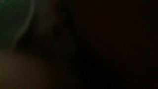 Baba con un gran botín grita fuerte y gime durante si