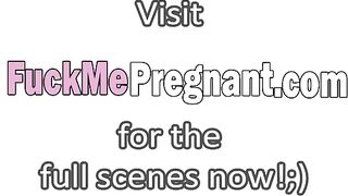 Una multitud de hombres se folla a una mujer embarazada con gafas en todos los agujeros