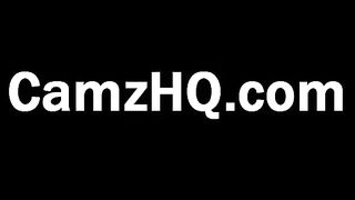 Graduada embarazada muestra cuerpo desnudo y barriga grande en skype