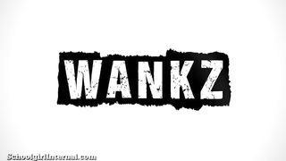 El profesor folla duro al estudiante y se corre dentro del coño