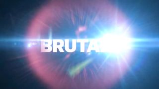 Animó a la chica, follándola con fuerza a través de polainas rotas