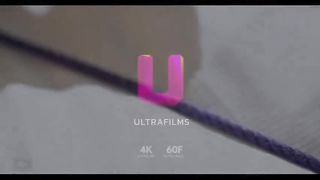 Chica ucraniana atada hace Kuni checo durante el contacto facial