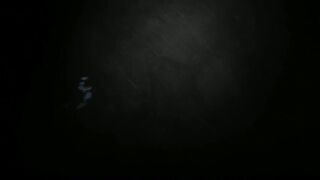 Beso lésbico con semen en los labios después de follar duro con un jardinero