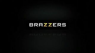 El policía cop organizó un salto anal sobre el miembro de Johnny Sins en la policía