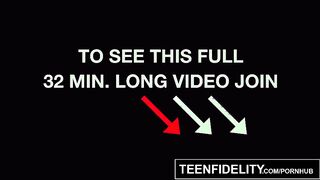 Tijeras cortaron los jeans de Emma Stoned y se la follan duro en el coño después de una mamada en el auto