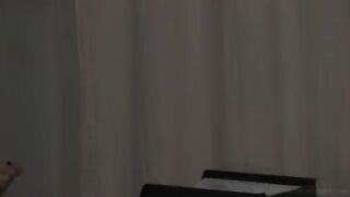 Un estudiante lame el coño de un profesor de biología ruso