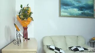 Chico folla a una chica rusa tetona en medias negras