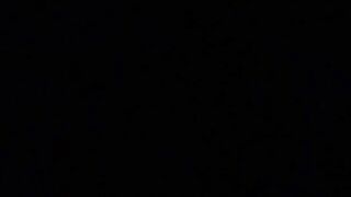 Hermano seduce sexy hermana en la cocina