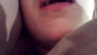 Hijo probó el coño de mamá durmiendo
