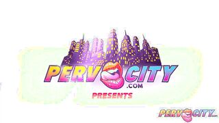 Dos asiáticos follan en la boca y el culo a su vez