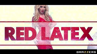 Ucraniana tetona vestida de látex rojo follada en la piscina