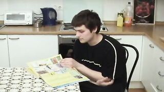 El chico se folló a su madre durante una pelea