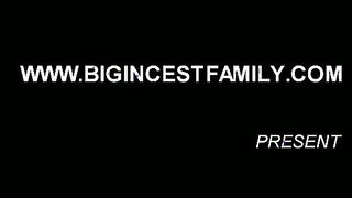 Una abuela solitaria sedujo a un nieto sin experiencia
