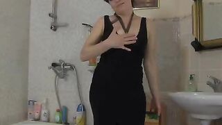 Mamá le mostró a su hijo cómo follar mujeres en anal