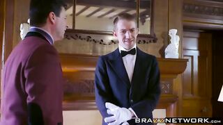 Poleelae aclaró a su esposa jefe en el coño por venganza por la humillación.