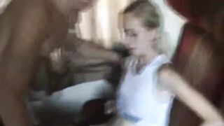 Patzan se folla a un extraño en el entrenamiento Coupe a los ojos de pornografía.