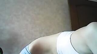 Dos asiáticos rusos se desnudan y se masturban en la webcam.