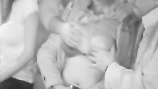 Esposos pata grandes amigas en un cine