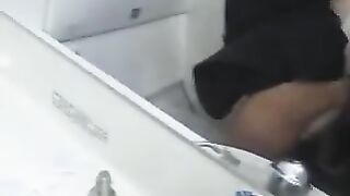 Amigo follada rubia en el baño del avión