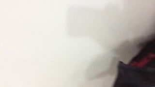 Estudiante chupa el niño ruso Dick en el baño