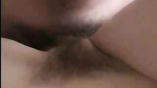 Skinny Patzan sedujo a una novia y la plantó en la brecha peluda