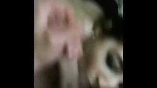 Mamada de primera clase con huevo lamiendo en la primera cita