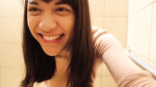 Huday Asian se aclaró con un lompo de baño público