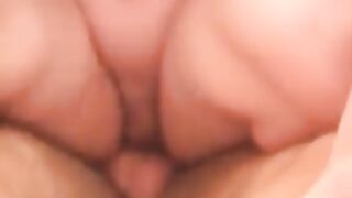 Hijo de mamenkin notó con mamá, divorcio, champán y sexo.