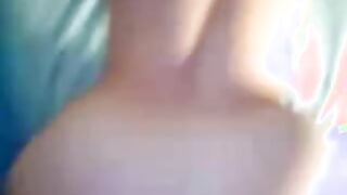 El cáncer de la esposa de la mierda siberiana mientras habla con mamá por teléfono