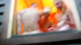 El pescador ruso elimina el sexo en grupo de Zhmzh al estudiante en la casa de campo