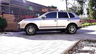 Mensajeros follada modelo, habiendo entregado su DVD con porno.