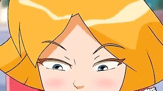 Los gemelos de los árabes enrollan dos barriles superhéroe en la calle.