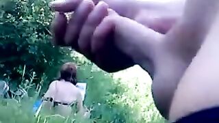 Drocher de Yaroslavl Marsh Miembro y saluda con las niñas