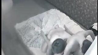 Fiesta del club follada con dos chicos rusos en el hotel.