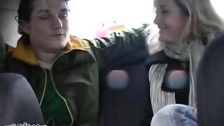 Doble corridas en los pechos mamarios después de follar con Pikapers en un edificio abandonado