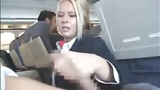 Azafata masturbándose en sus tetas a millonario