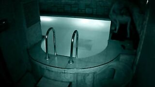 Russian Dembel levantó a una novia en la piscina bajo cámaras ocultas