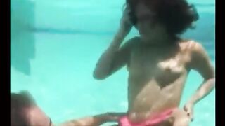 Hizo una mamada y follada con un instructor de buceo bajo el agua.