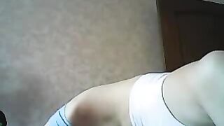 Dos asiáticos de Kamchatka bailando con tetas desnudas antes de la webcam