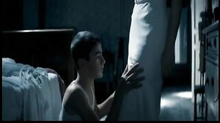 Tetas y shaggy Pussy Monica Bellucci en la película "Malen"