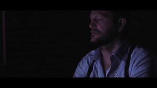 Detective profundamente follar el sospechoso anal en el interrogatorio