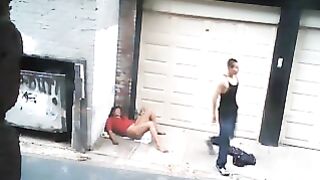 El joven Reper se jodió una puta borracha y la lanzó en la calle, sin pagar.