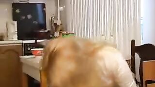 El secretario ruso golpeó, fuma y folla coño con la mano