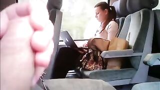 Masturbando sus freelancers en el autobús