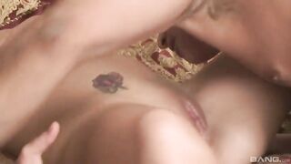 Limpiador de piscinas folla a la esposa jefa embarazada