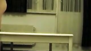 Hijo revisa el coño de su madre en el sexo, valientemente descaradamente