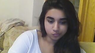 Indian Cutie sonríe y reescrita en chatear en temas sinceros