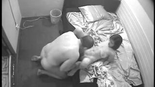 Empresarios rusos follando putas de élite en la sauna bajo la cámara oculta