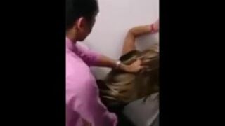 Árabe joder europea en el baño del club nocturno